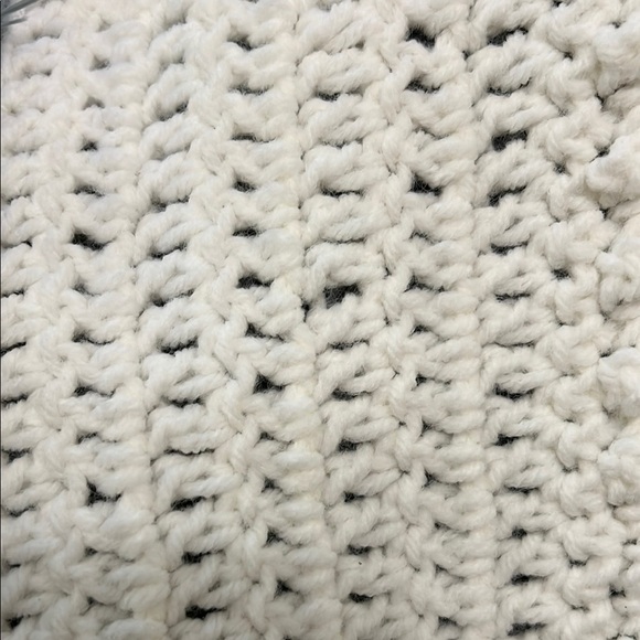 Cozy White Knit Blanket - Picture 3 of 10